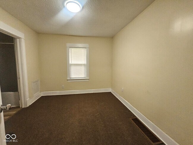 Building Photo - 1310 E 5th St