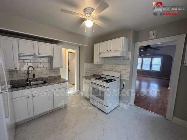 Primary Photo - 223 W Keefe Ave