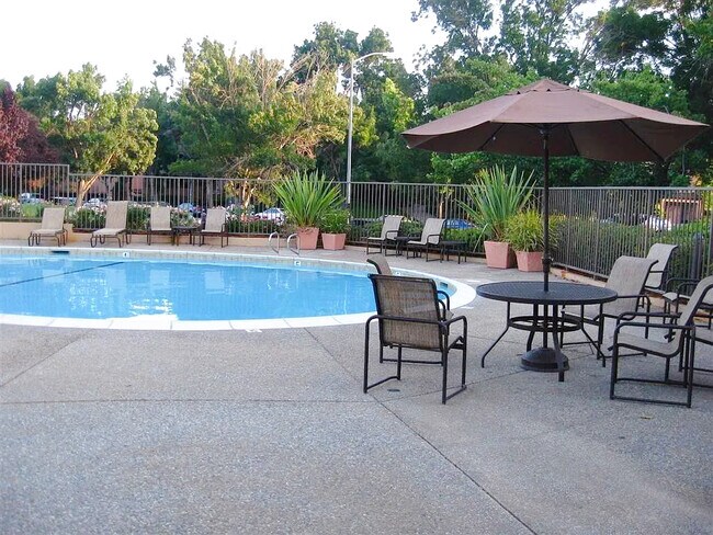 Building Photo - 39078 Guardino Dr