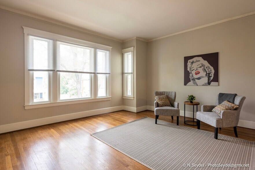 Living Room - 865 Blaine St