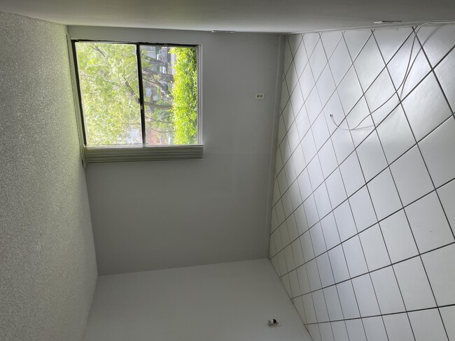 Building Photo - 2771 Riverside Dr