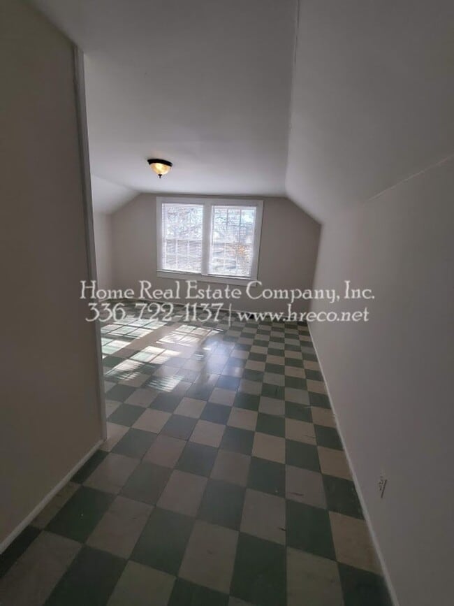 Building Photo - 1354 Westbrook Plaza Dr