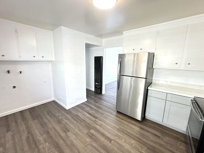 Building Photo - 3408