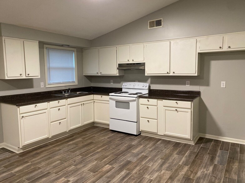 Building Photo - 505 Pearson Dr