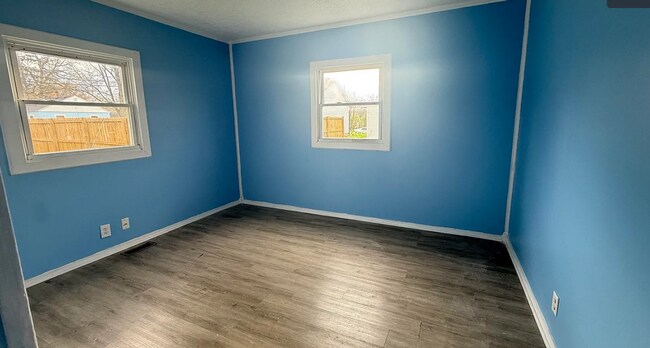 Building Photo - 2 bedroom house coming available SOON!