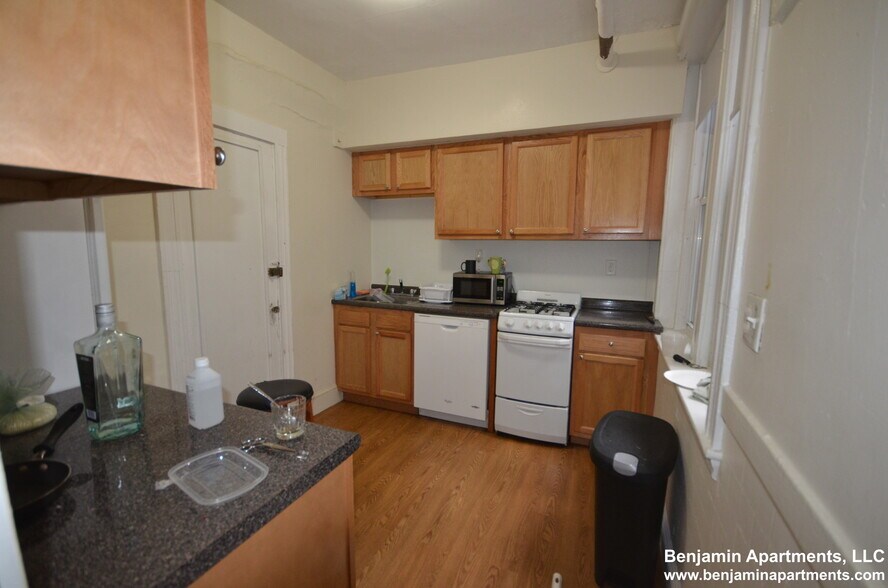 Primary Photo - 131 Sutherland Rd