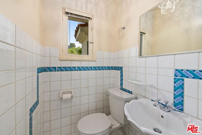 Building Photo - 139 S Anita Ave