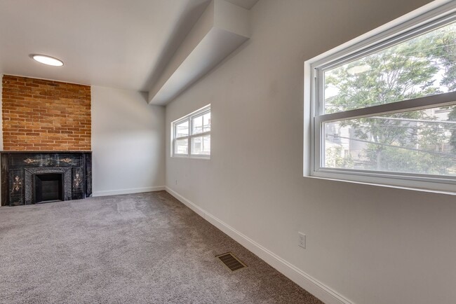 Building Photo - 19 Allen St