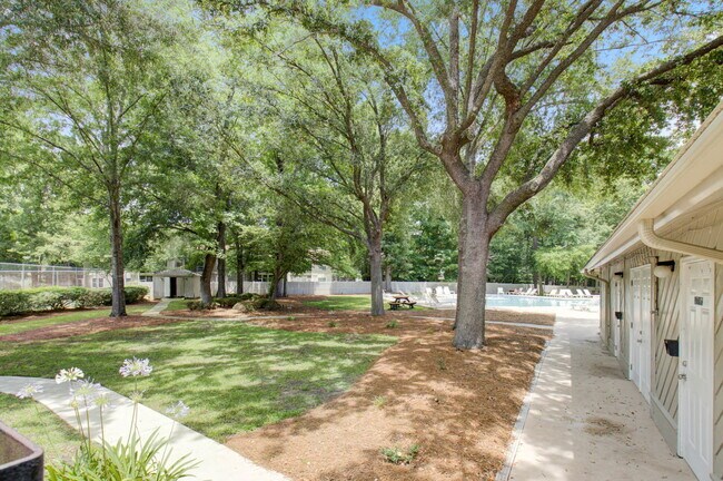 Building Photo - 7945 Parklane Ct