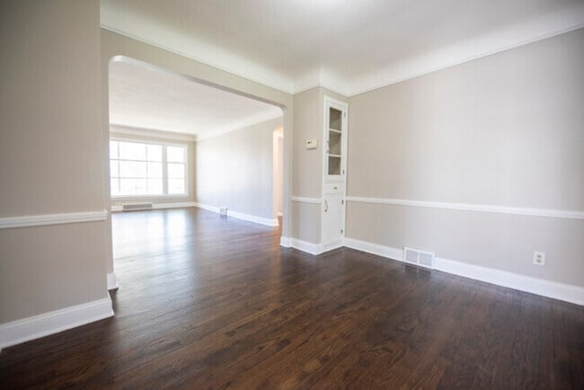 Building Photo - 5976 Hodgman Dr