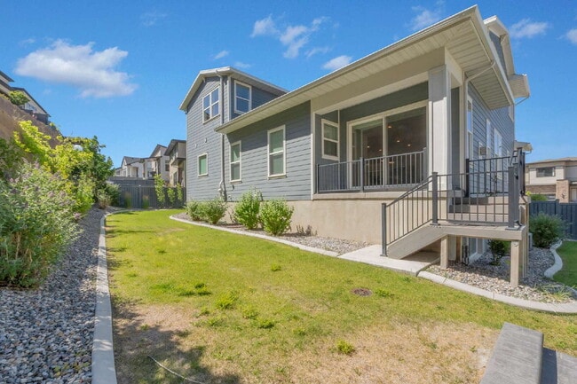 Building Photo - Traverse Mountain | SPACIOUS LIVING | 6 BED 4 BATH SINGLE FAMLY HOME