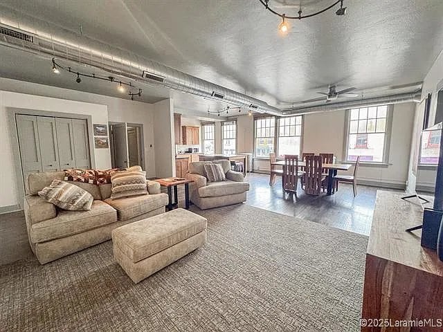 Building Photo - 206 S 2nd St