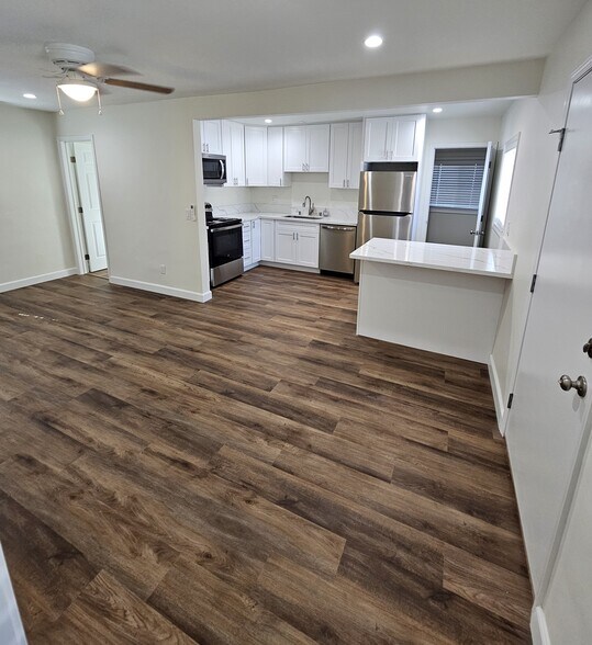Building Photo - 3136 Casitas Ave