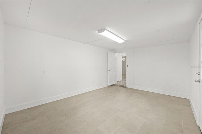 Building Photo - 5301 Venetian Blvd NE