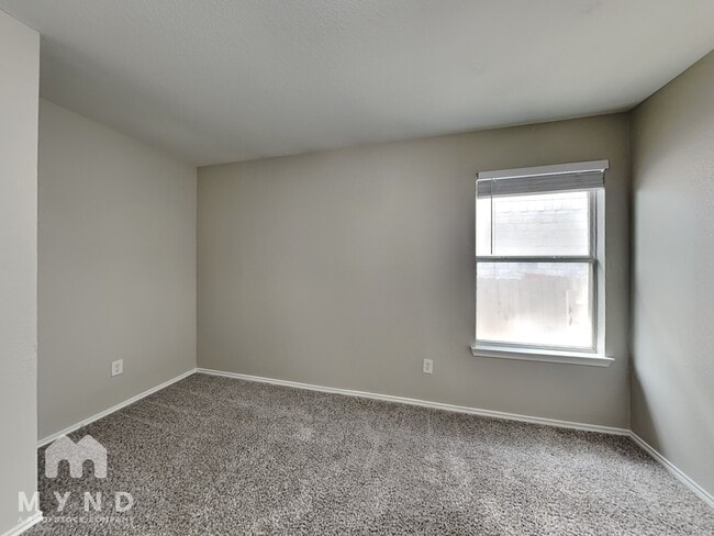 Building Photo - 6614 Estes Flats