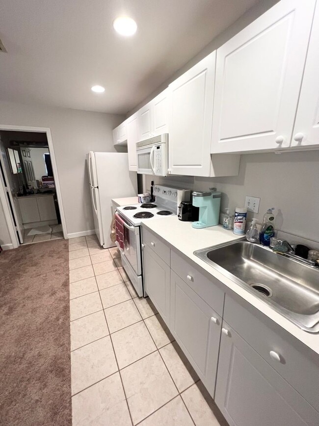 Building Photo - SOUTHWOOD - Studio Apartment - Utilities I...