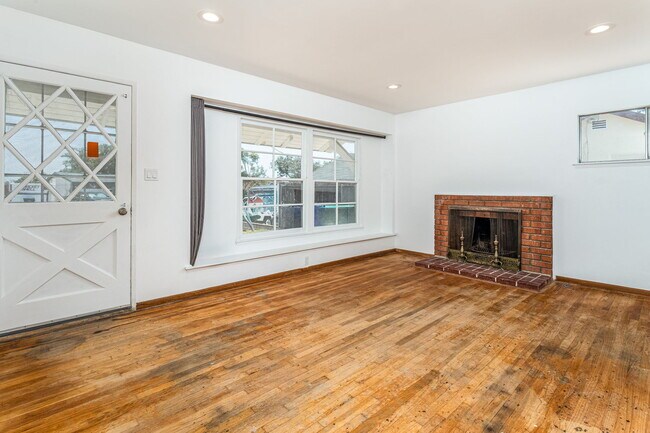 Building Photo - 6352 Clyde Ave