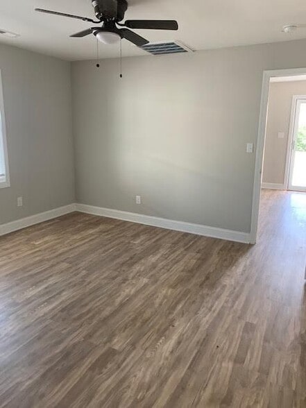 Building Photo - 405 Deck St