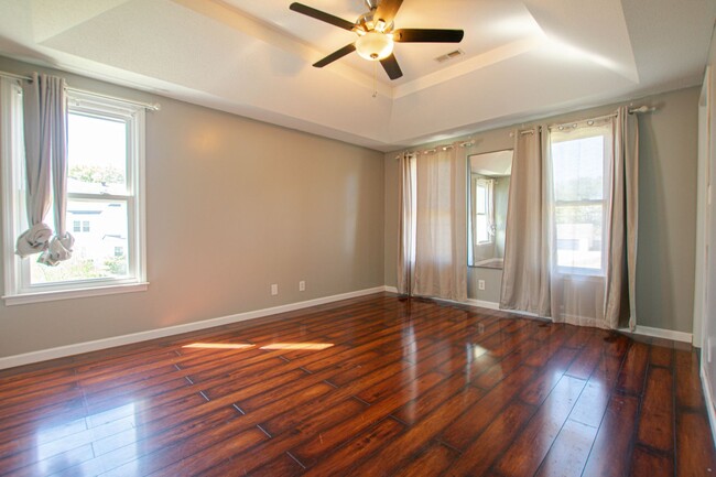 Building Photo - Pet Friendly Four Bedroom!