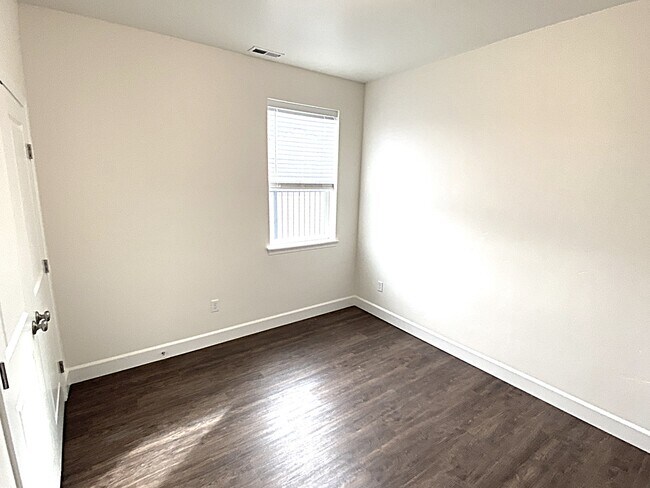 Building Photo - 309 E Sicily Dr