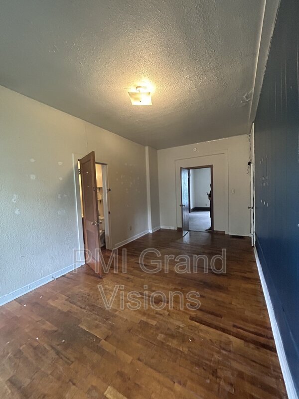 Building Photo - 1105 6th St
