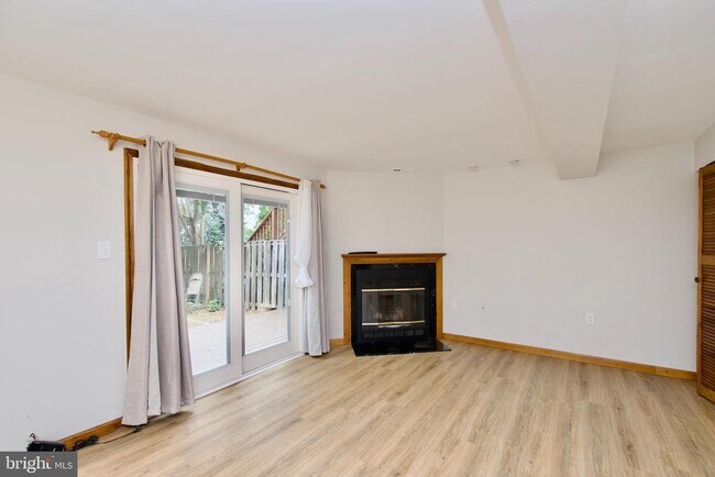 Building Photo - 6643 Medinah Ln