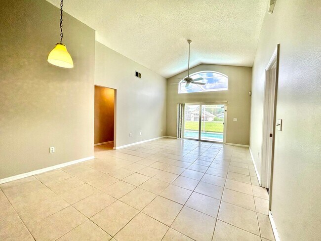 Building Photo - Davenport Gem: 4Bedrooms/ 2Baths pool home!