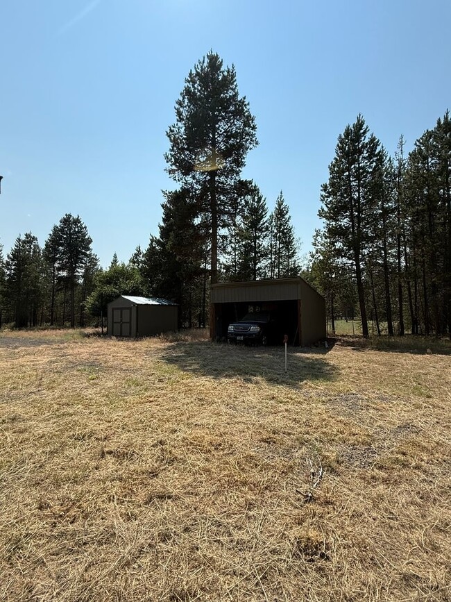 Building Photo - Newly Remodeled 3 Bedroom Home