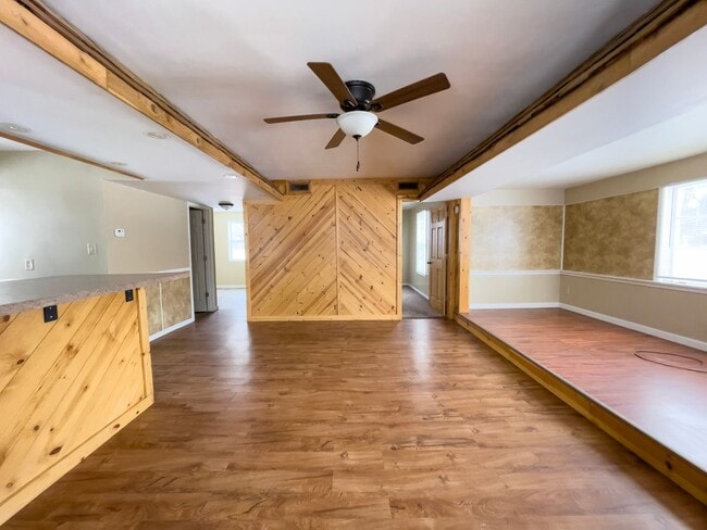 Building Photo - Large Deck