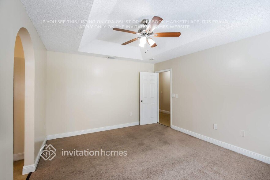 Building Photo - 8852 SW 215th Ln