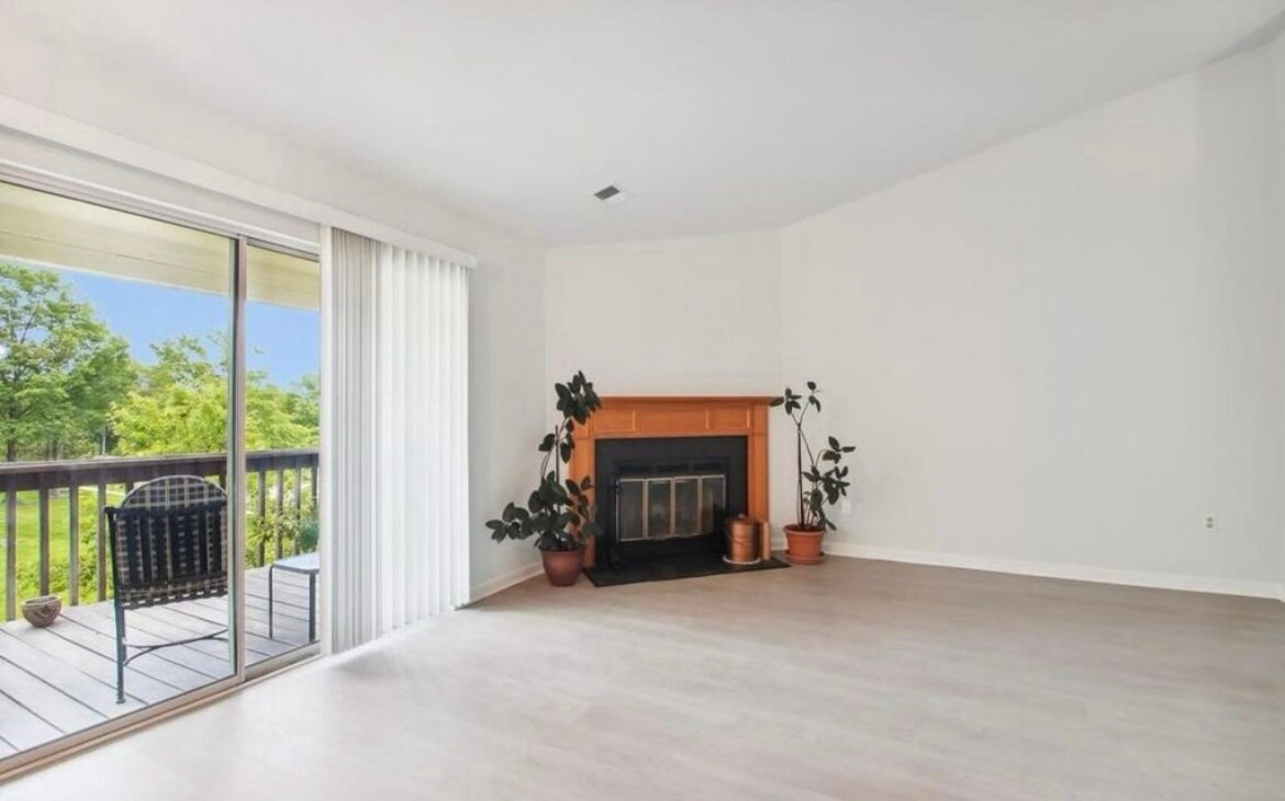 Building Photo - 116 Water Fountain Way