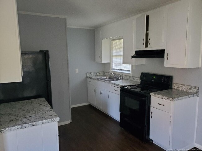 Building Photo - 4215 S Dowfield Dr