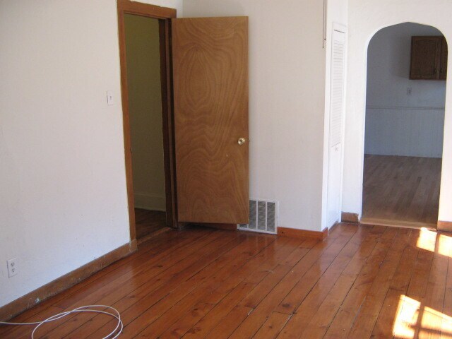 Building Photo - 2627 W Attrill St