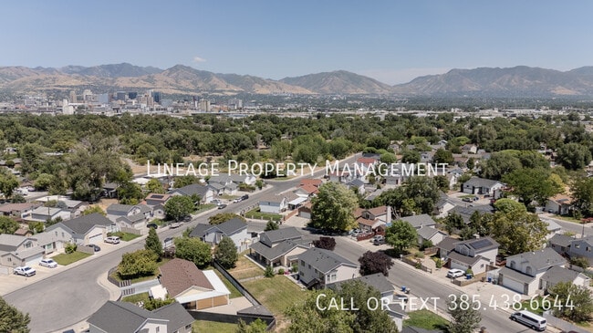 Building Photo - 1223 Emery-B
