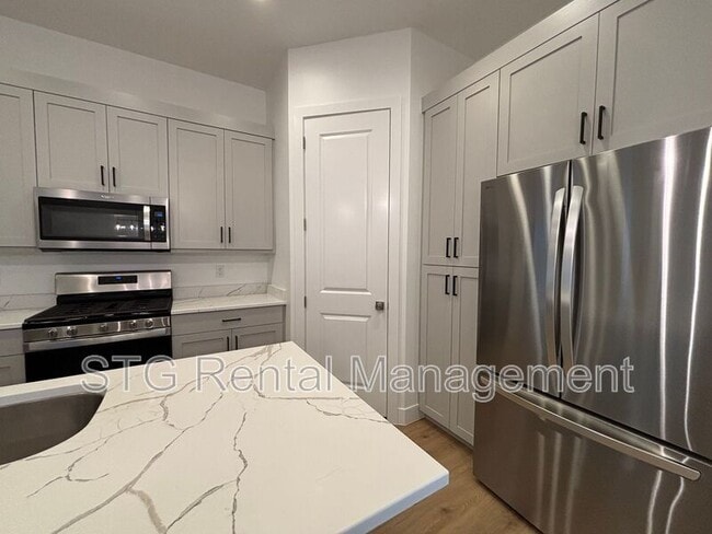Building Photo - 2916 E Snowberry Dr