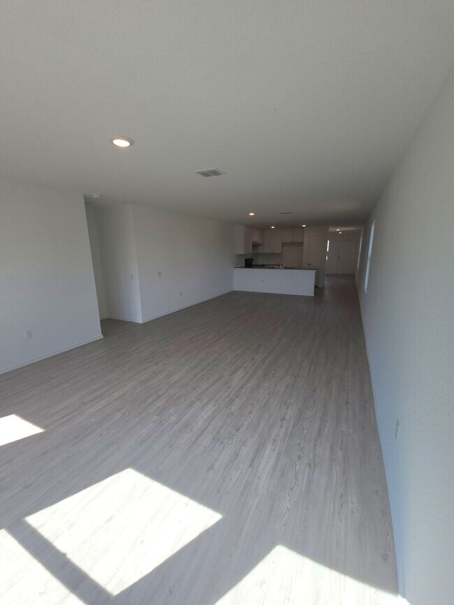 Building Photo - 2 weeks free Rent! Mission Del Lago- South of San Antonio, Tx