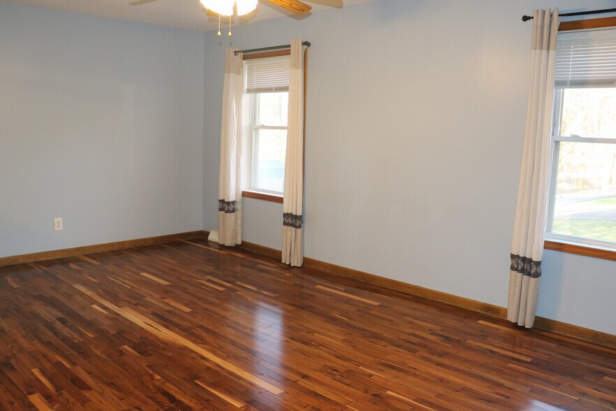 Master Bedroom - 138 Cullen Ln