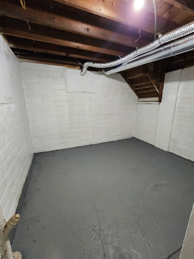 Building Photo - 3 Bedroom 1 Bath Home