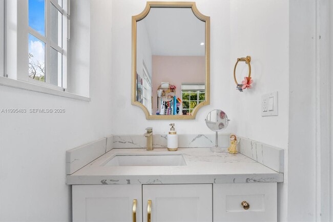 Building Photo - 9636 NE 5th Avenue Rd