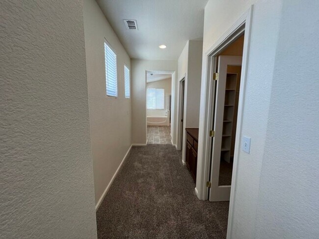 Building Photo - 2912 Medinah Way