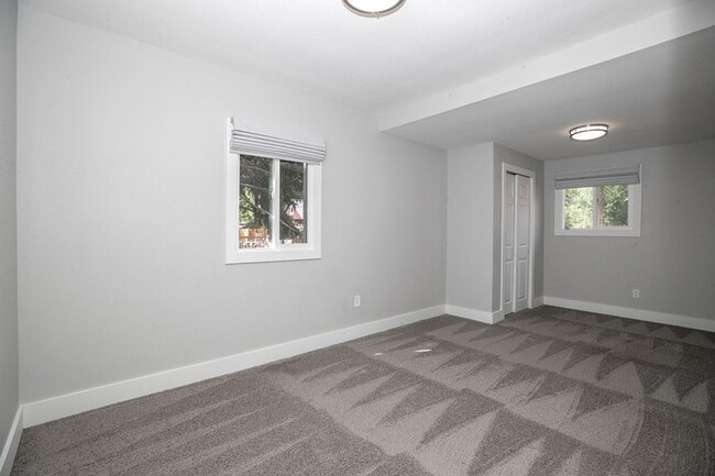 Building Photo - Renovated ranch style home home near Lake ...