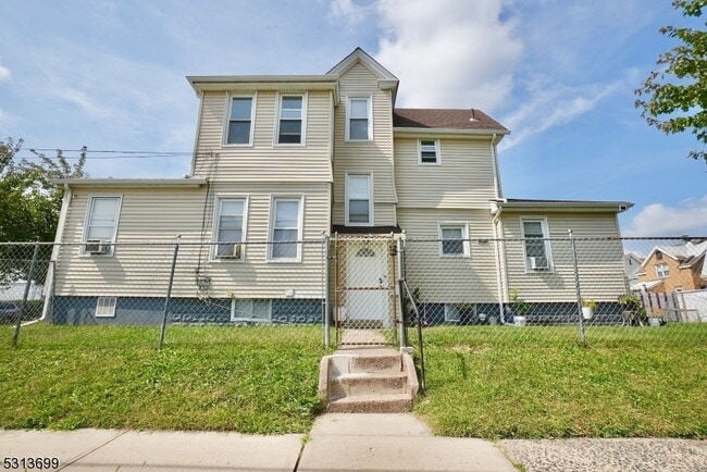 Building Photo - 26 Tappan Ave