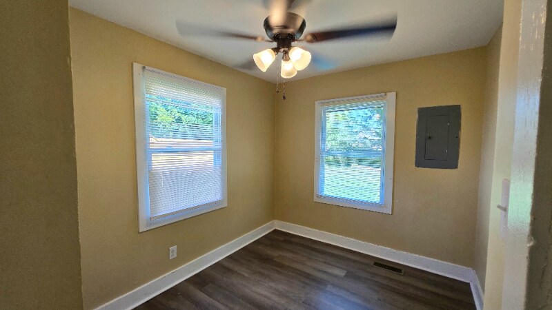 Building Photo - 1229 Greenfield Dr