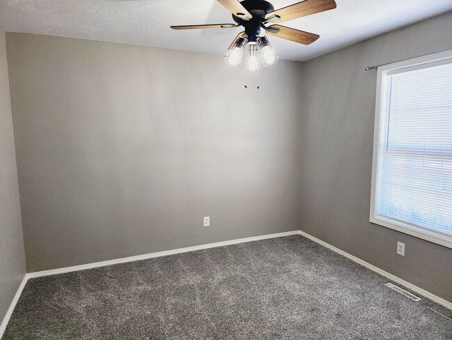 Building Photo - This Strafford Home Has It All ---
