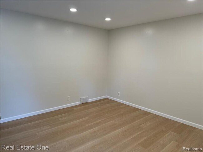 Building Photo - 5943 Whitefield St