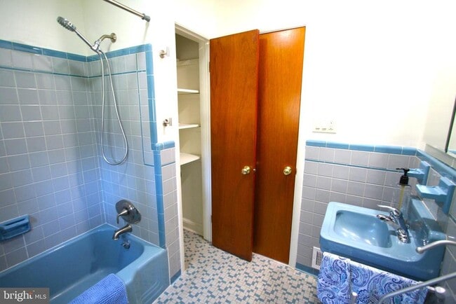 Building Photo - 10104 Towhee Ave