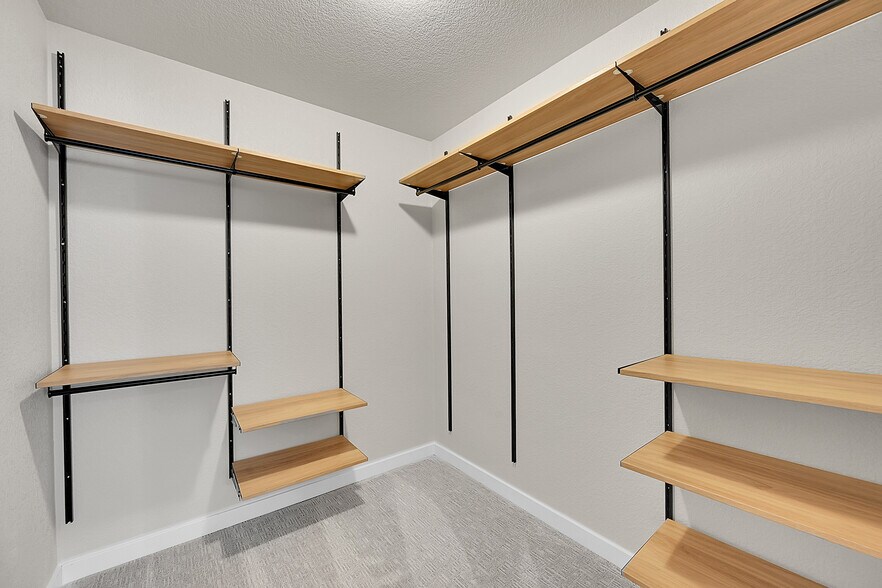 Building Photo - 16556 Hallmark Trl