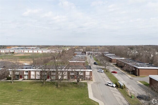 Building Photo - 1525 Amherst Manor Dr