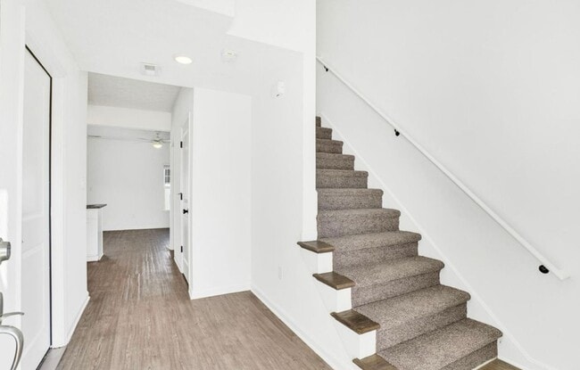 Building Photo - Beautiful 3-Bedroom Townhome in Pleasure Ridge Park!