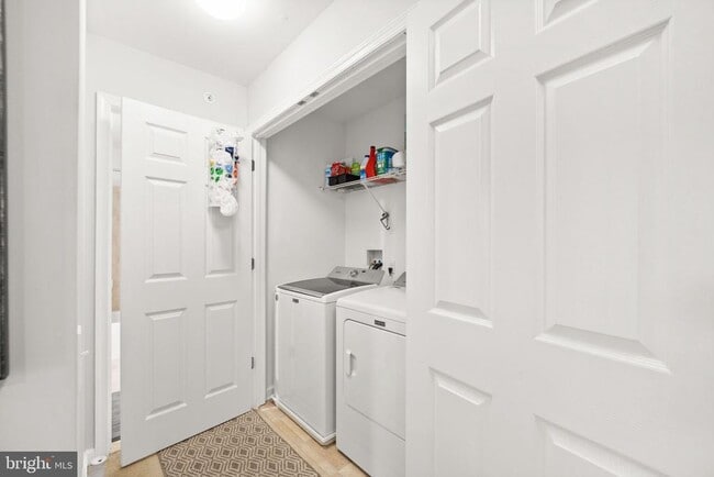 Building Photo - 1738 Beacon Ln